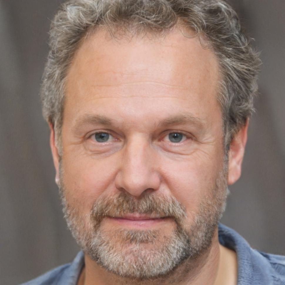 Portrait professionnel de Thomas Delacroix, consultant en optimisation financière